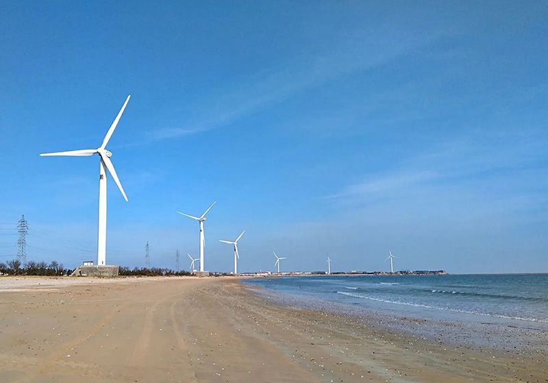 海邊風(fēng)力發(fā)電機(jī)一臺(tái)造價(jià)多少錢？